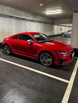 Audi TTS TFSI S tronic quattro Coupe  - rote Audi TTS