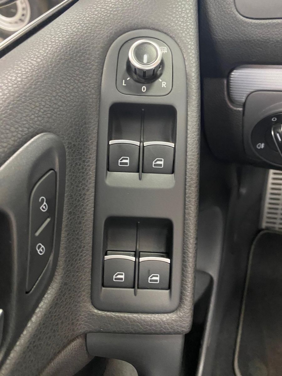 Fahrzeugabbildung Volkswagen Golf 2.0 16V TSI R Cabrio KLIMA+PDC+NAVI+SHZ+ALU