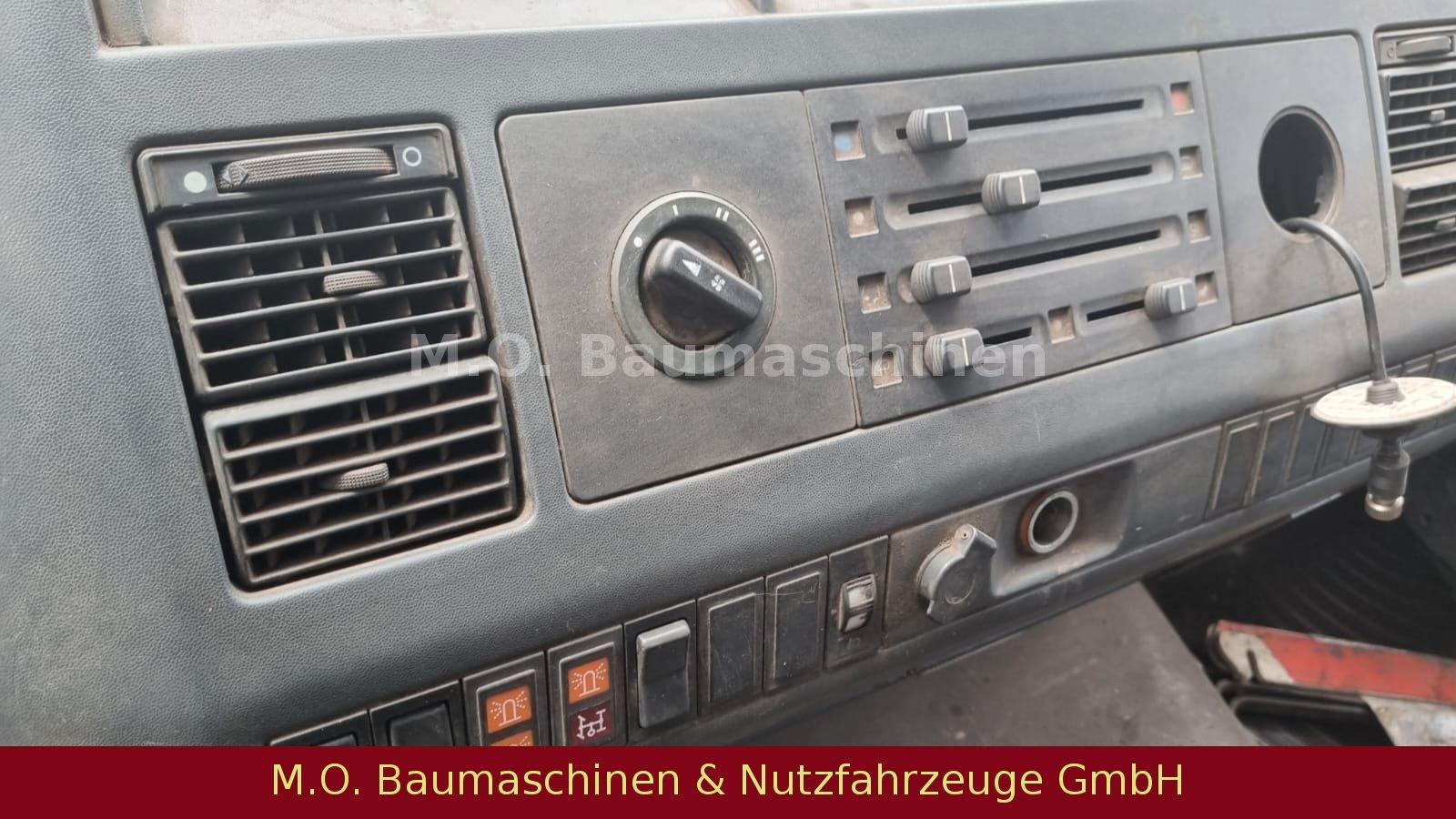Fahrzeugabbildung MAN 8.153 / Saug u. Druckwagen / 4x2/