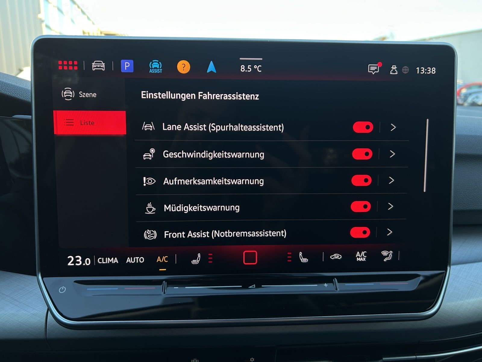 Fahrzeugabbildung Volkswagen Golf VIII Variant eTSI Life DSG LED Navi AID HUD