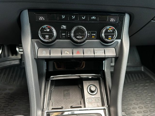 Karoq Ambition KAMERA;CARPLAY;PDC;KESSY