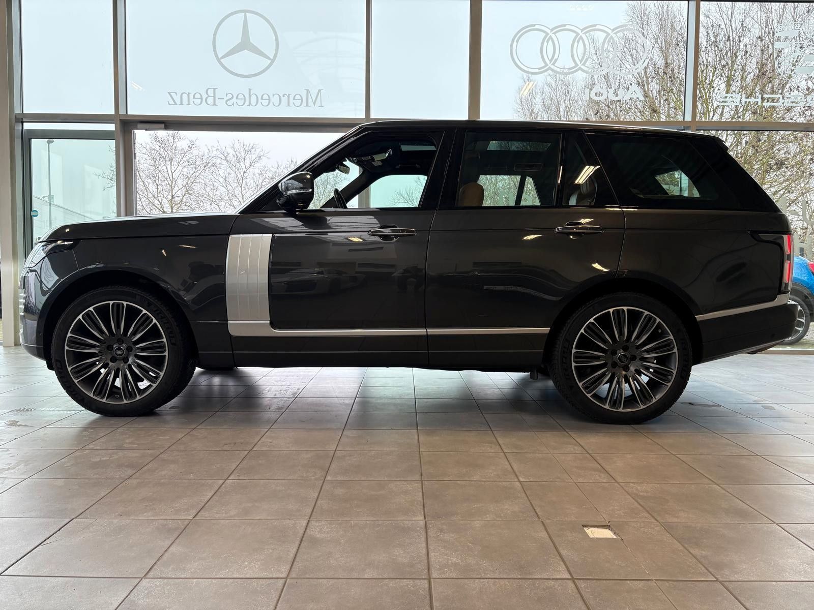 Fahrzeugabbildung Land Rover Range Rover 3.0 Liter SDV6 Autobiography