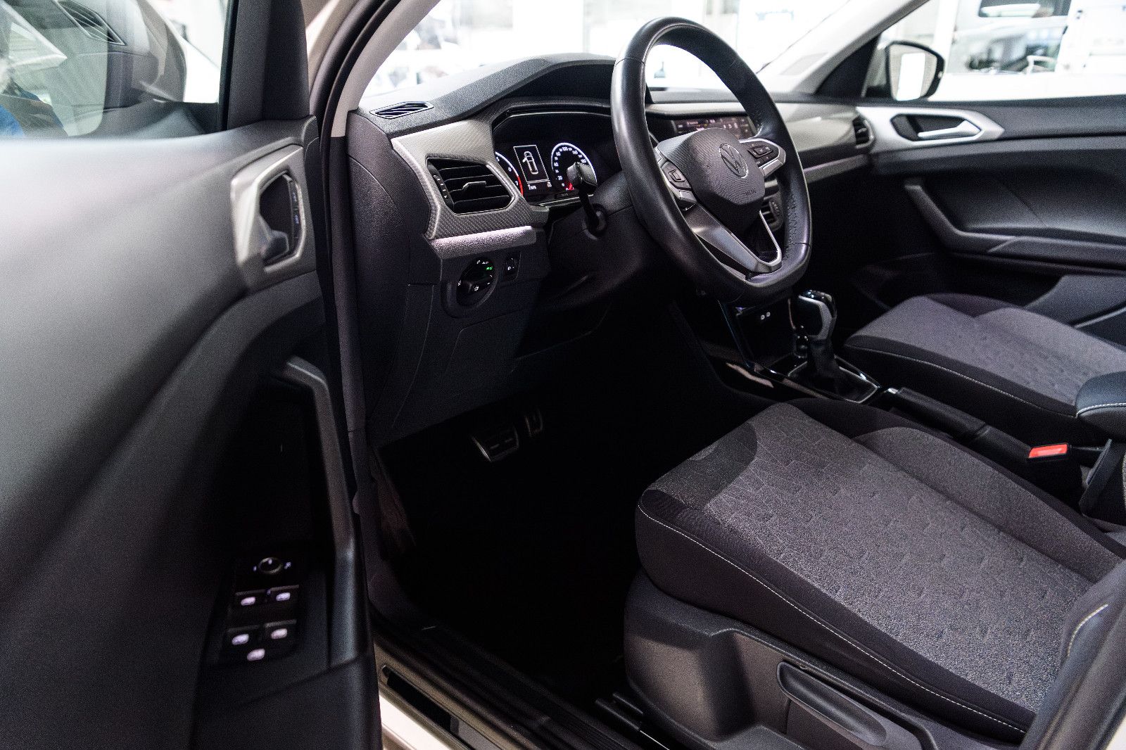 Fahrzeugabbildung Volkswagen T-Cross Move+AHK+GJR+NAVI+SHZ+ALU+ACC+DAB