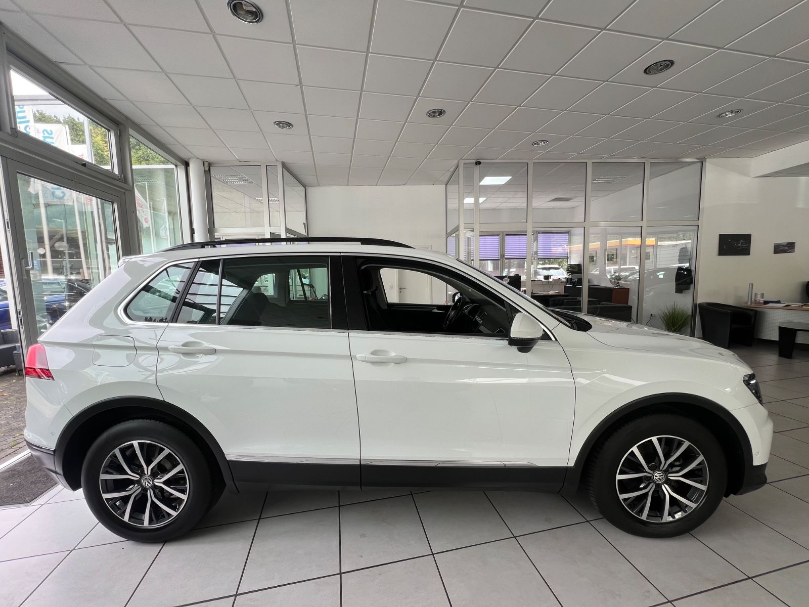 Fahrzeugabbildung Volkswagen Tiguan Comfortline 2.0TDI *DIGITALTACHO*LED*360°