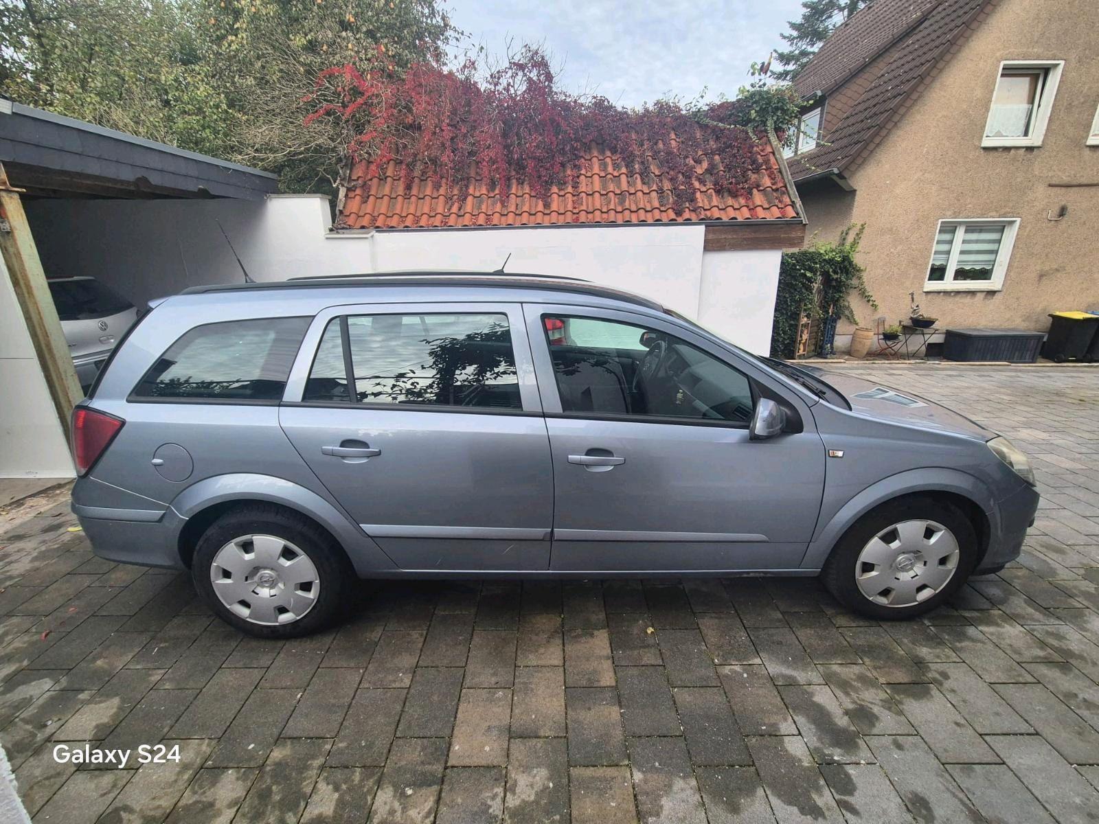 Opel Astra 2005 — interior