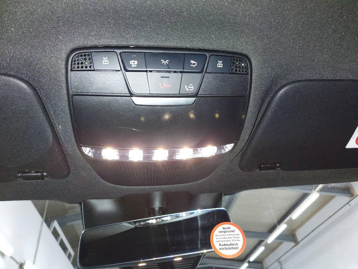 Mercedes-Benz EQC 400 4MATIC AMG Line NAVI LED SHZ PDC