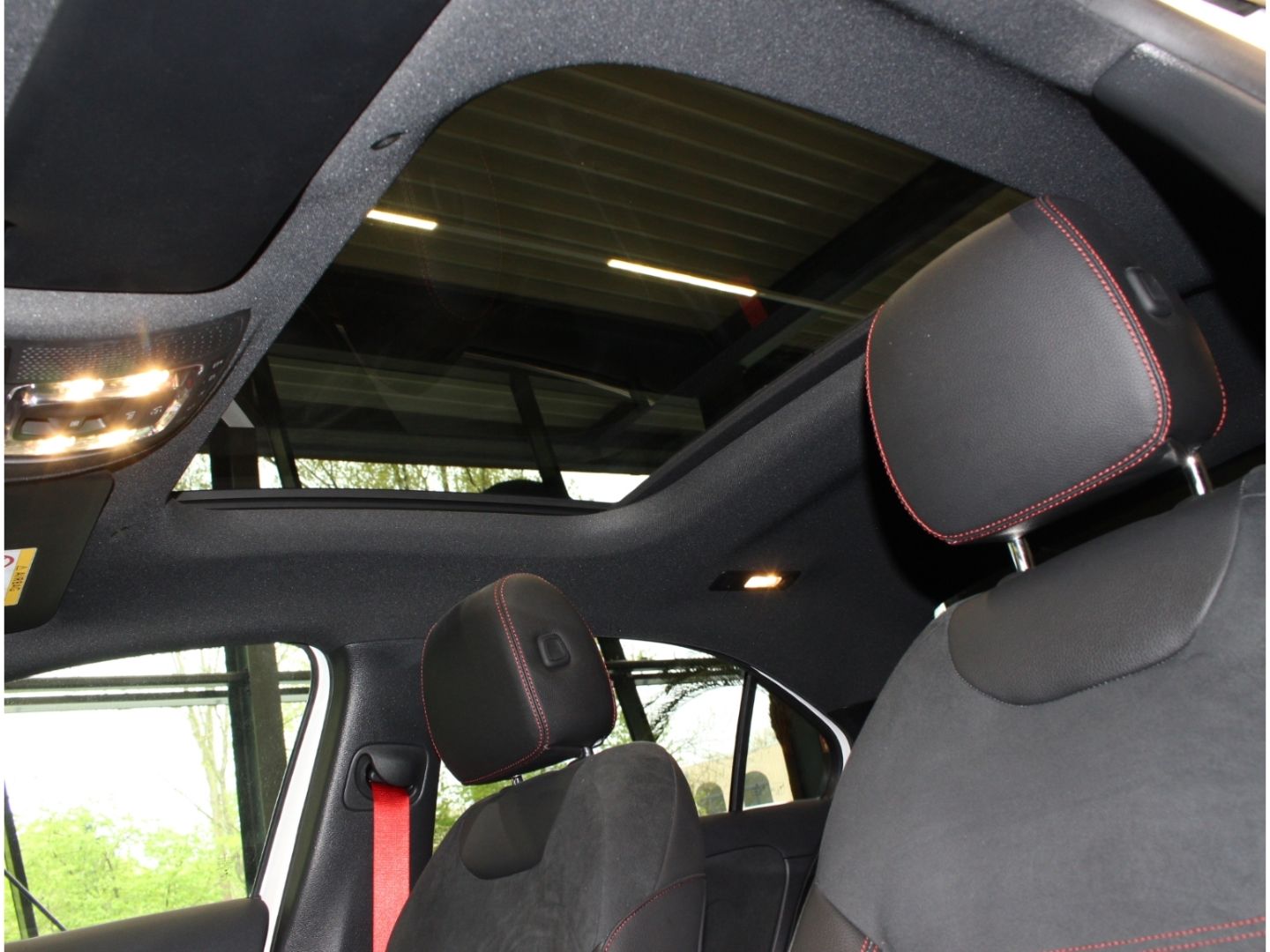 Fahrzeugabbildung Mercedes-Benz A 35 AMG 4Matic MULTIBEAM*STDHZ*Pano*Kamera