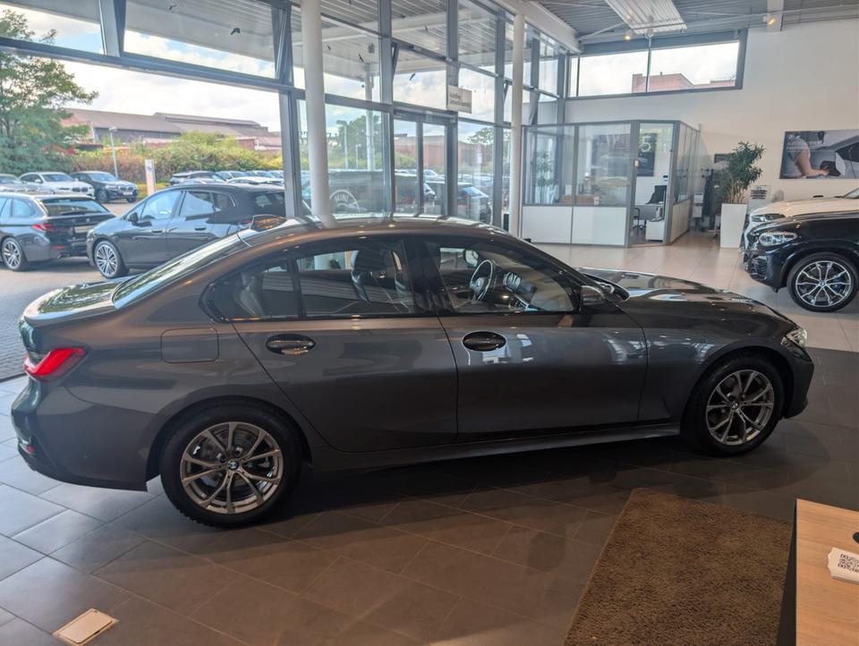BMW 320i Limousine
