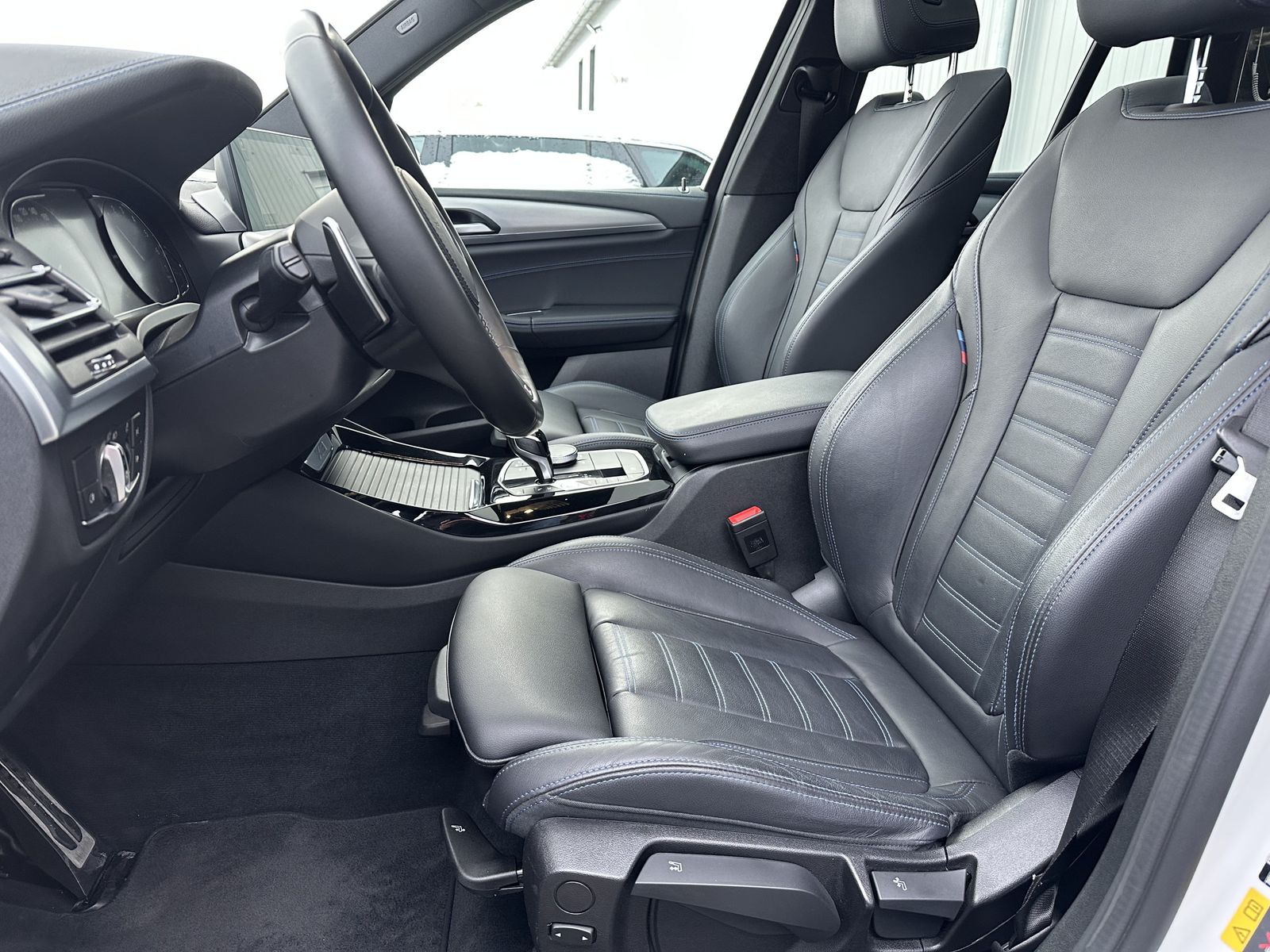 Fahrzeugabbildung BMW X3 xDrive30e M-Sport NAV+LED+PANO+HIFI+KAM+19ZO