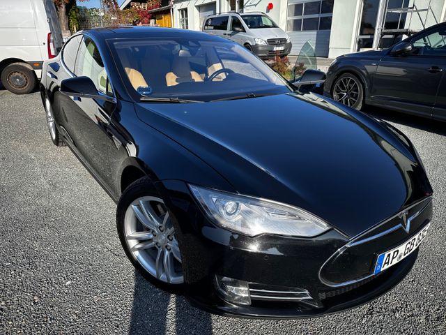 Tesla Model S 85 - FREE SUPERCHARGER 