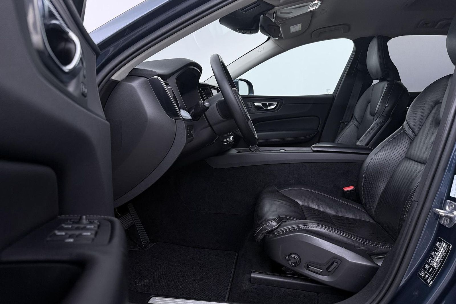 Volvo XC60 2.0 D4 AWD Momentum | HEICO SPORTIV | Grijs imagem 3