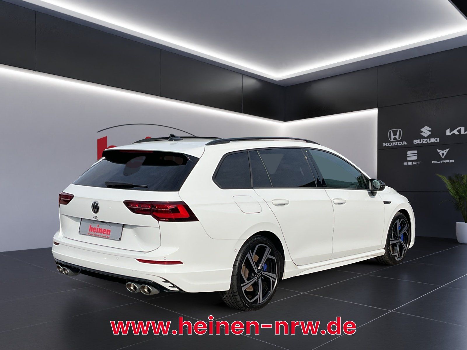 Volkswagen Golf VIII Variant R 2.0 TSI 4Motion LED PANO HUD foto 4