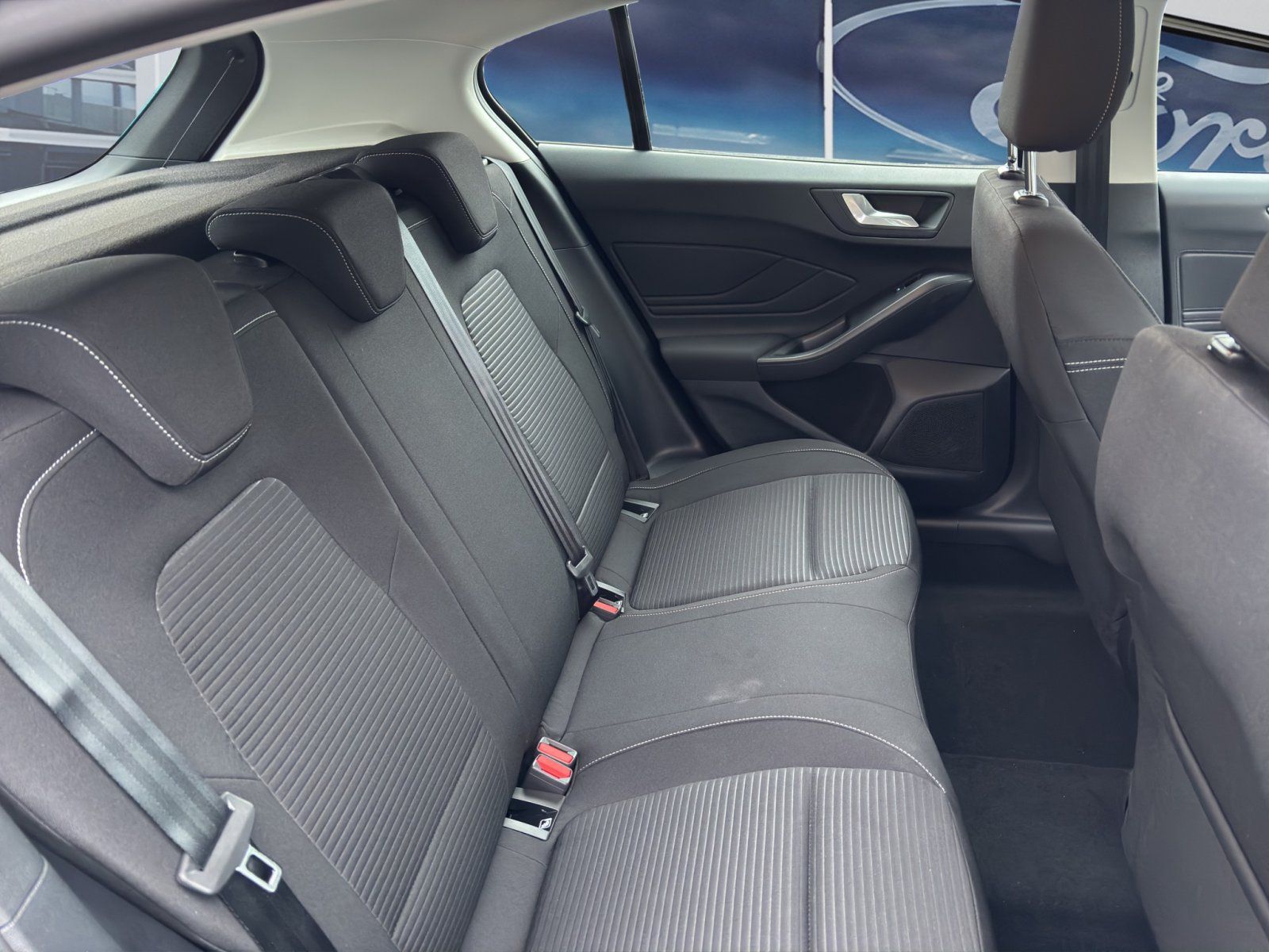 Fahrzeugabbildung Ford Focus 1.0 Ecoboost Titanium ##Easy-Parking-Paket