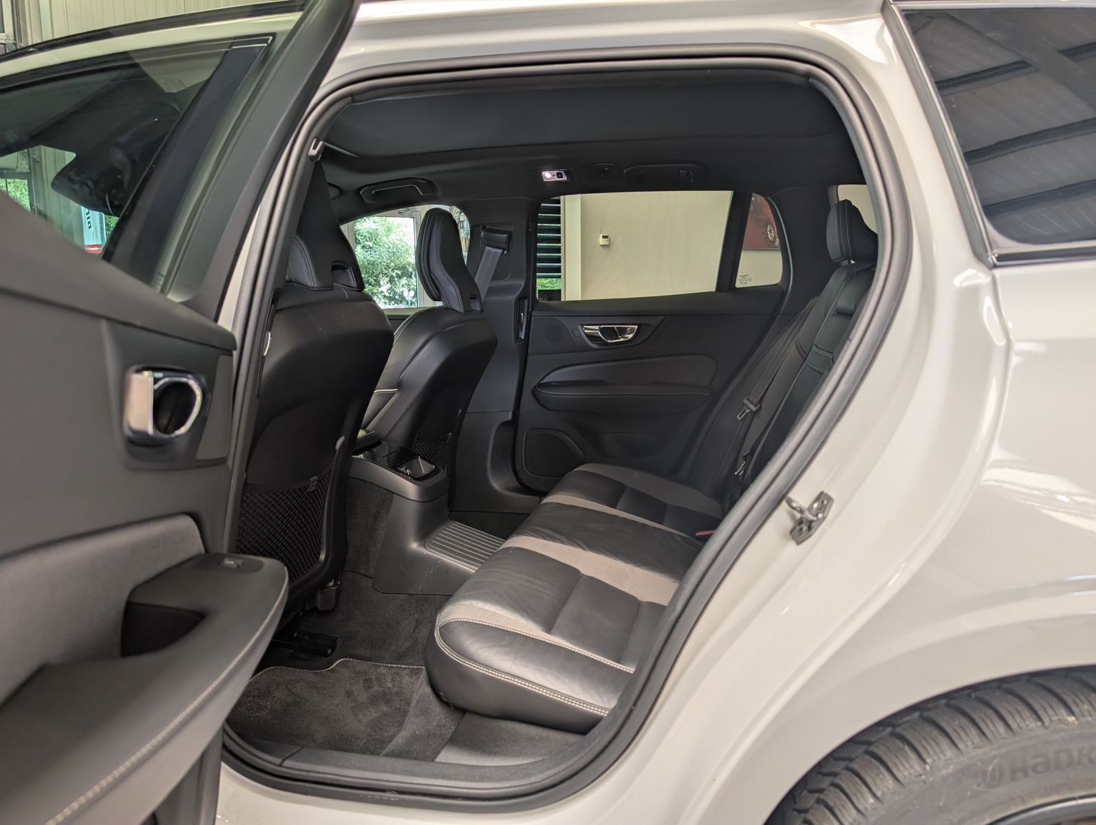 Fahrzeugabbildung Volvo V60 T8 R-Design AWD H/K Cam HUD StHz Pano AHK