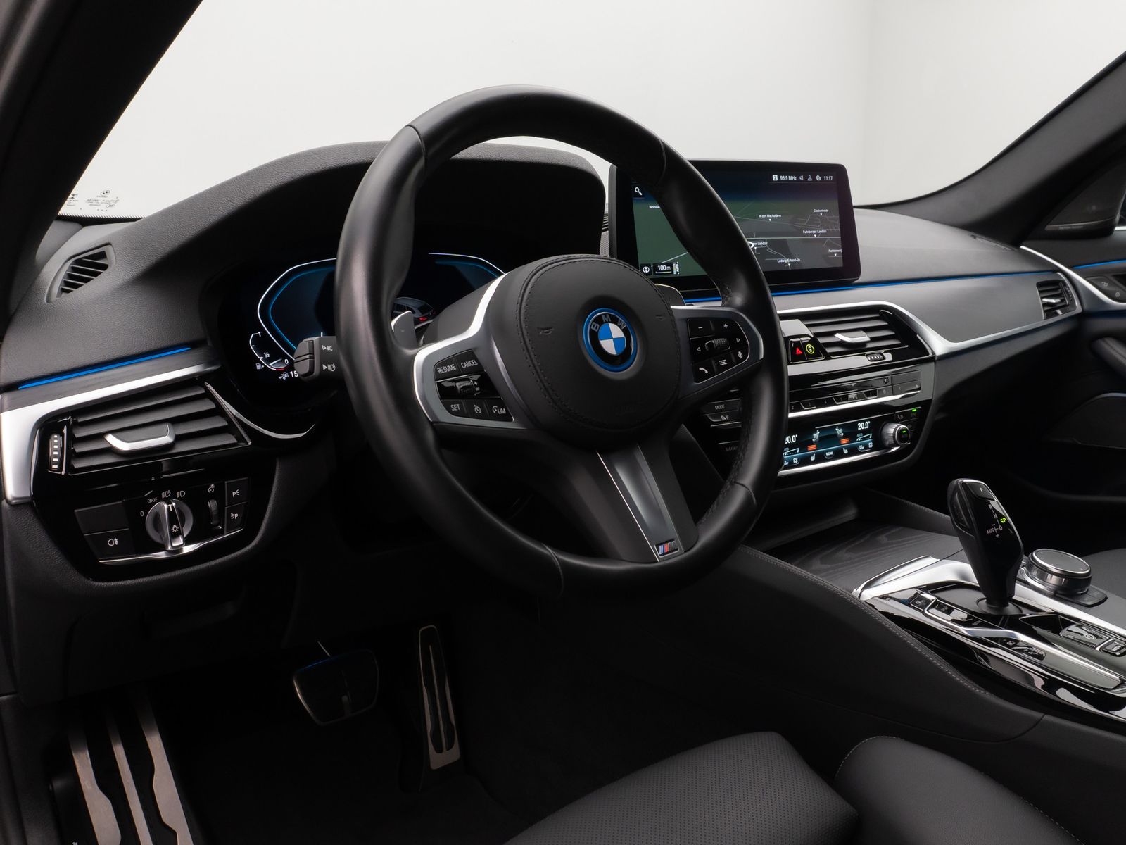 Fahrzeugabbildung BMW 530e xD M Sport Kamera H/K DAB Individual Alarm