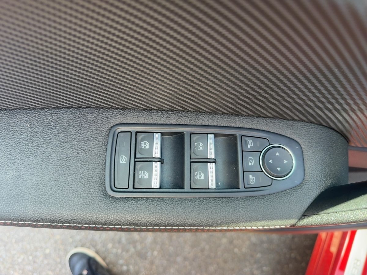 Fahrzeugabbildung Renault Captur R.S. LINE E-TECH Plug-in 160