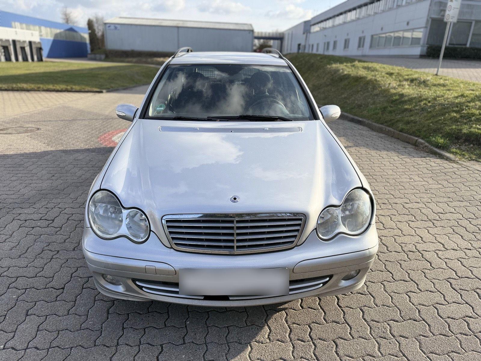 Mercedes-Benz C180 2005 — photo 9