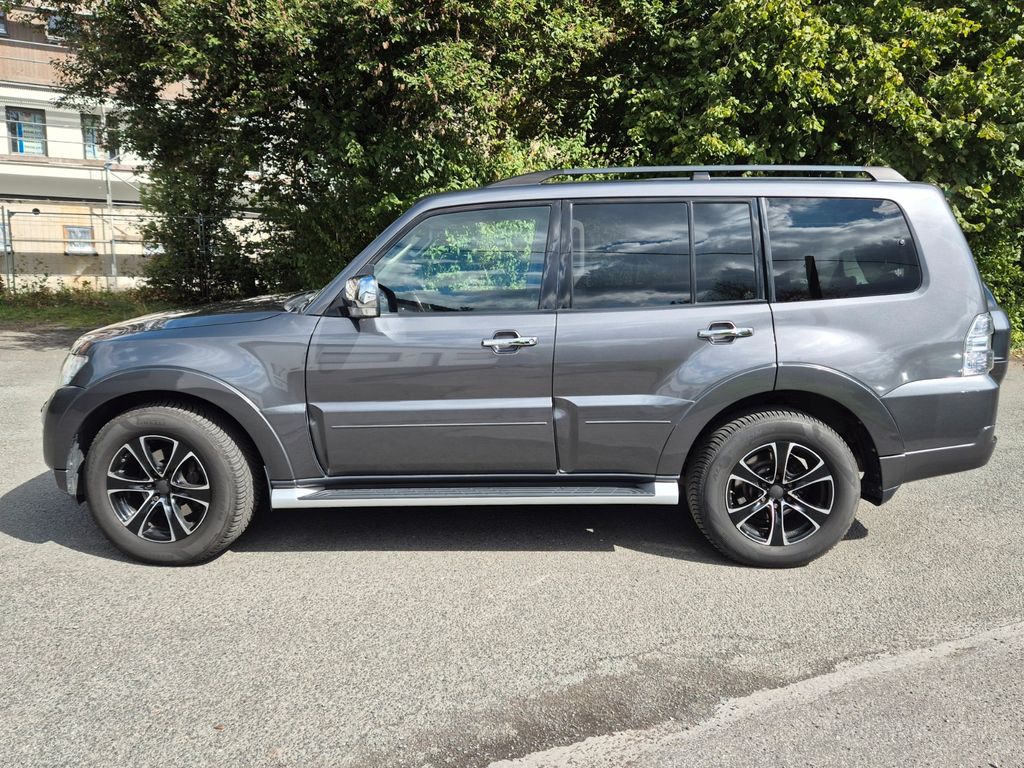 Image of Mitsubishi Pajero