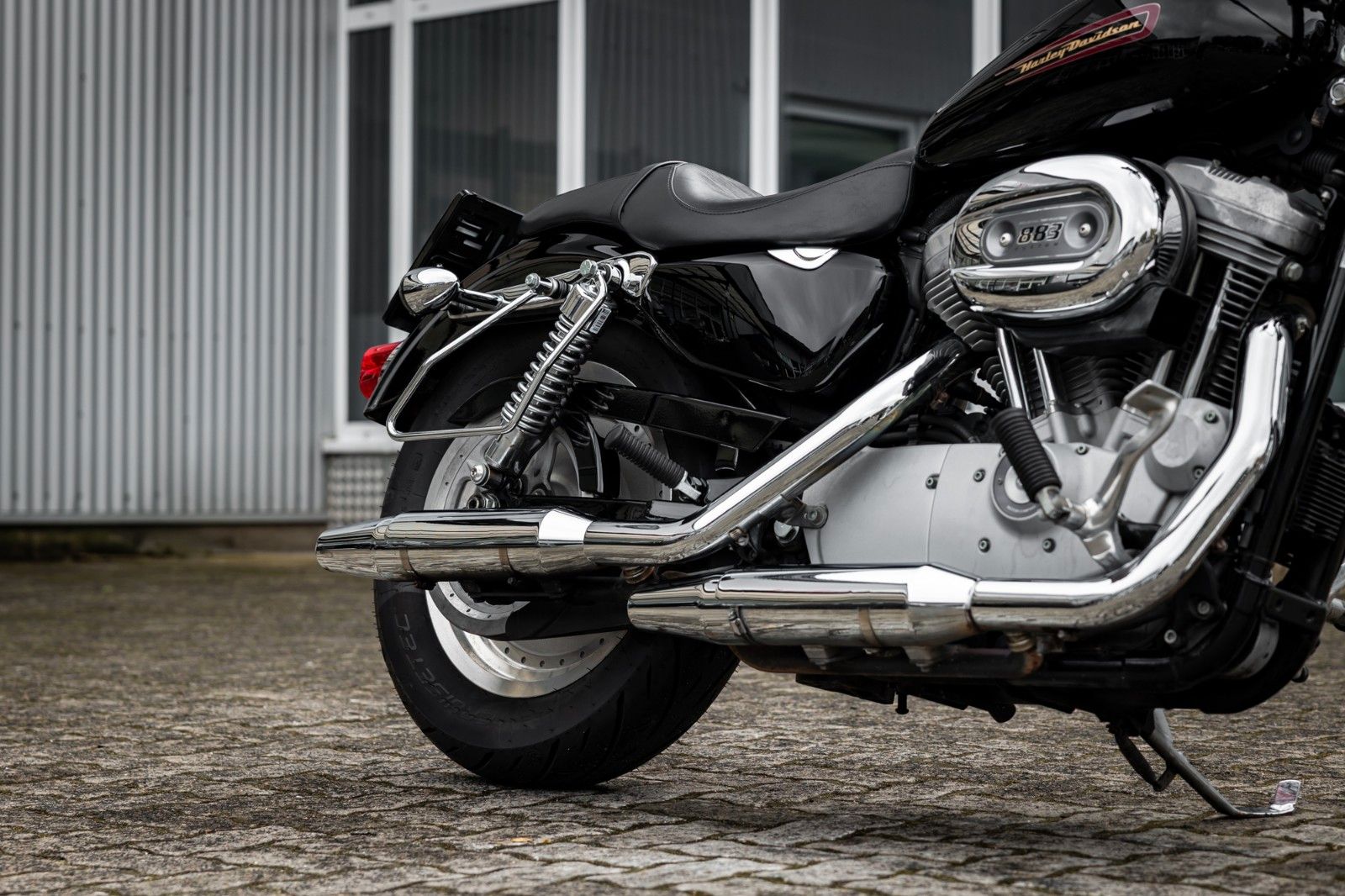 Fahrzeugabbildung Harley-Davidson XL883C CUSTOM SPORTSTER - VORVERLEGTE FUßRASTE