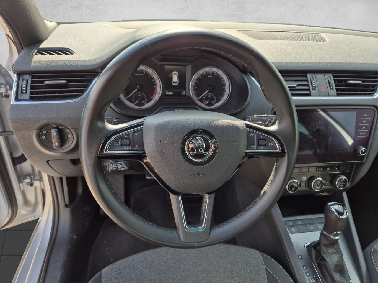 Fahrzeugabbildung SKODA Octavia Combi TDI DSG Soleil AHK Panoramadach