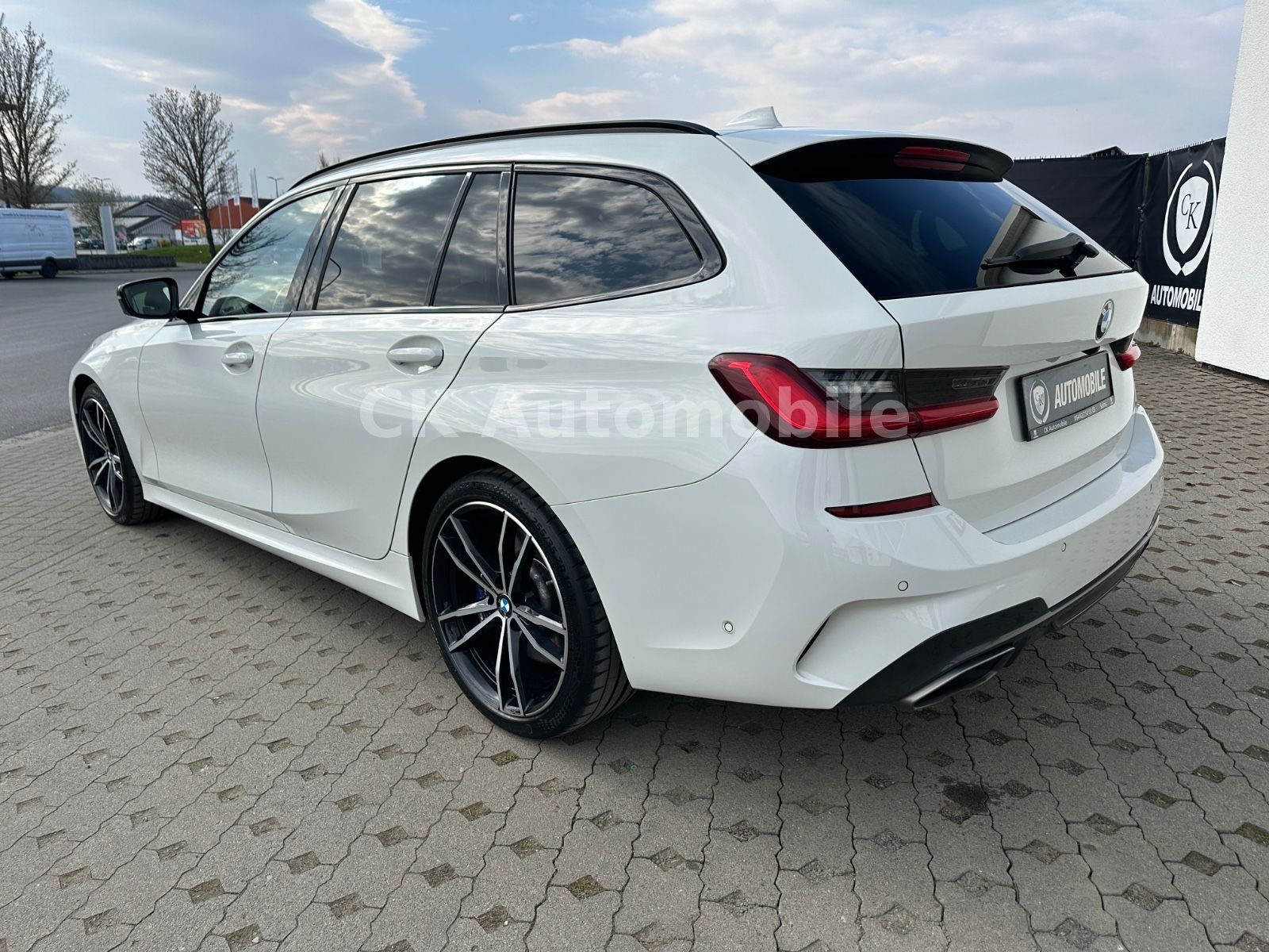 Fahrzeugabbildung BMW M340i Touring xDrive/Navi/HeadUP/Pano/360°