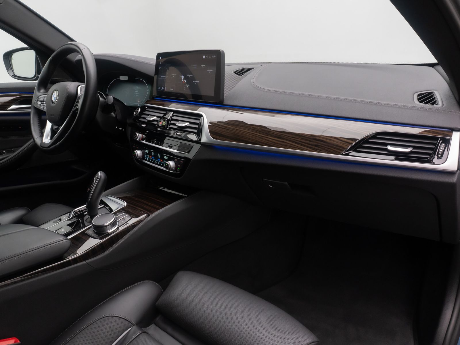 Fahrzeugabbildung BMW 530d LuxuryLine 360&deg;Laser HUD DAB H/K SoftCL AHK