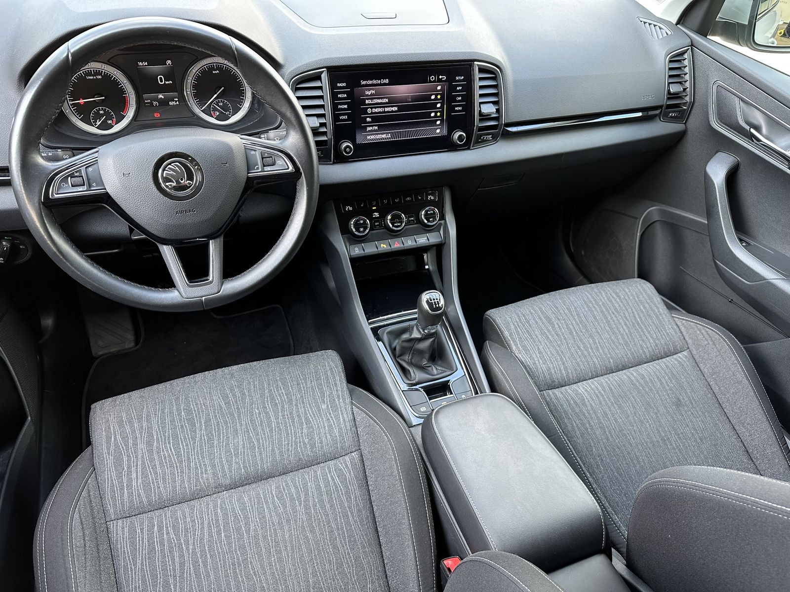 Fahrzeugabbildung SKODA Karoq 2.0 TDI Style SHZ+AHK+CARPLAY+EU6dT+18Zo+2