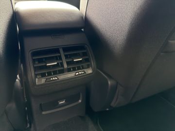 Citroën C4 Max Hybrid 145 Kam.+KeyLess+LED+Navi+SHZ+Klim