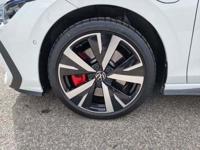 Fahrzeugabbildung Volkswagen Golf VIII 1.5 eHybrid GTE IQ.LIGHT AHK NAVI KEYL