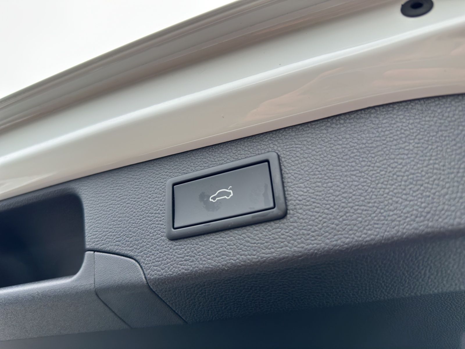 Fahrzeugabbildung Volkswagen Passat TDI Elegance DSG Matrix Standhzg AHK Navi
