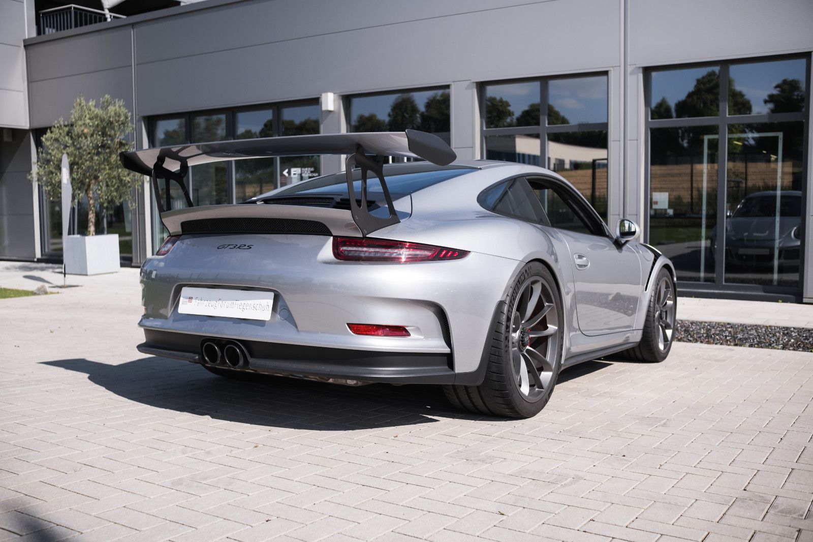 Fahrzeugabbildung Porsche 911/991.1 GT3 RS, Approved & Service neu, 90 L.