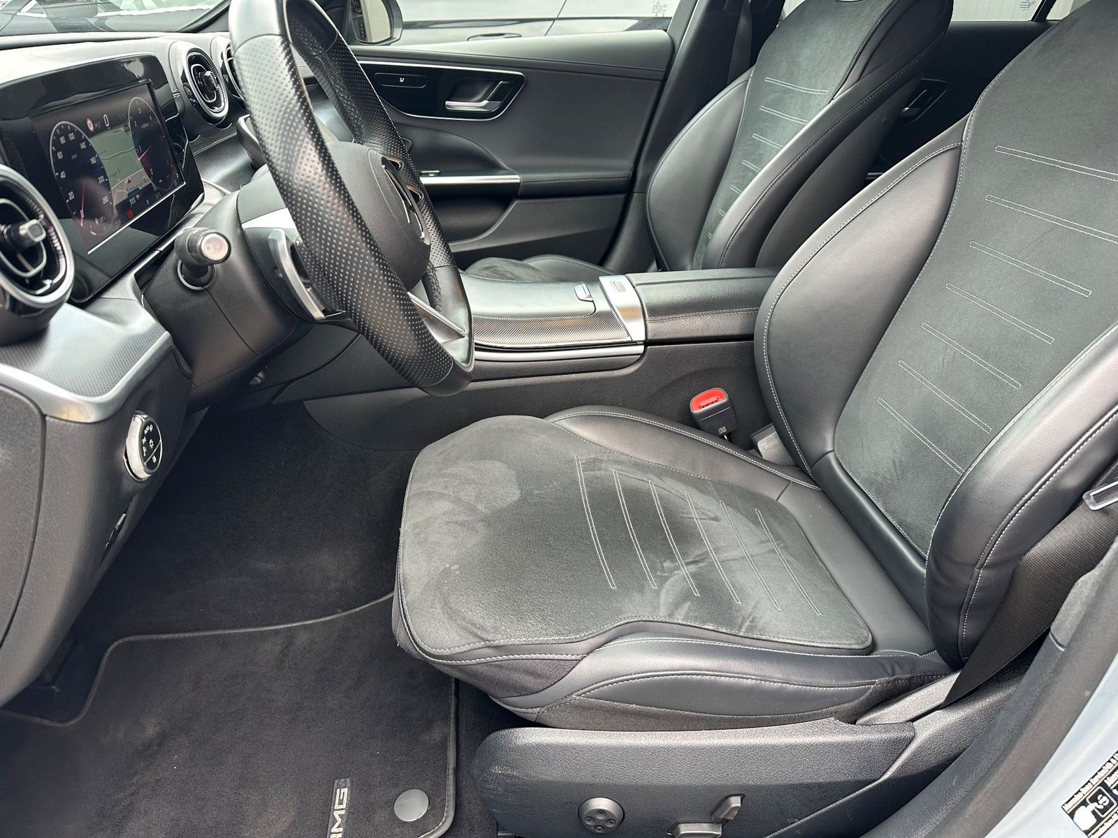 Fahrzeugabbildung Mercedes-Benz C 220 d T 4Matic AMG-Line NAV+LED+AHK+DISTRONIC