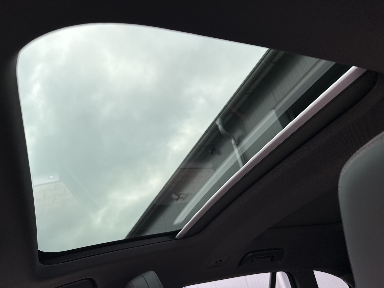 Fahrzeugabbildung Porsche Panamera 4 E-Hybrid PlatinumEd NAV+LED+360°+PANO