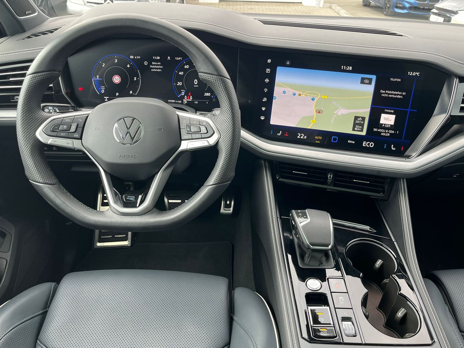 Fahrzeugabbildung Volkswagen Touareg 3.0TDI 4M R-Line VOLL Black 22" UPE 114T