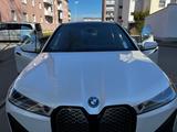 BMW iX xDrive40 -Edition SportPanorama Glasdoch - BMW iX von privat