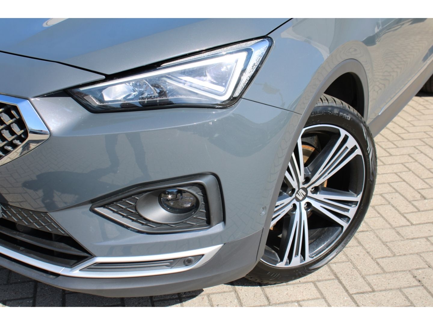 Fahrzeugabbildung SEAT Tarraco Xcellence 4Drive Pano LED ACC AHK StHZg