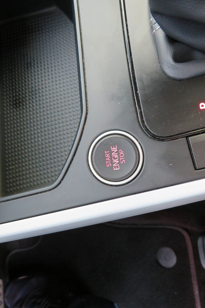 Fahrzeugabbildung SEAT Arona Style DSG GRA KAMERA SITZH. PDC APP-CON 1H