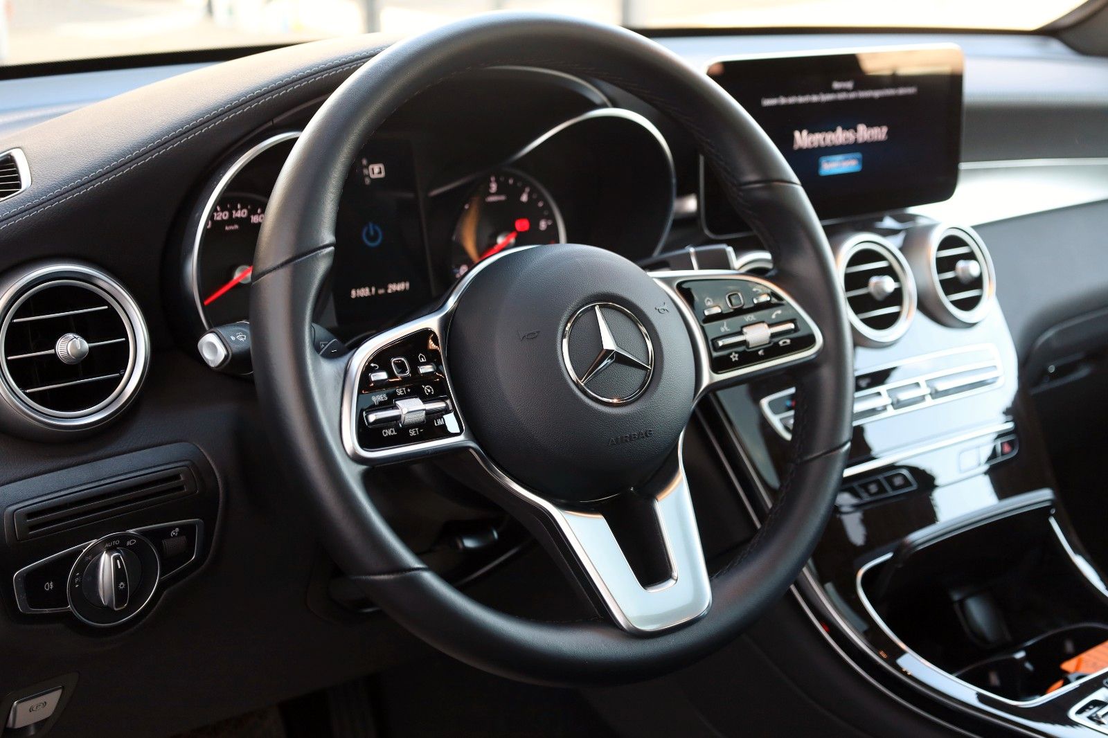 Fahrzeugabbildung Mercedes-Benz GLC 300de 4Matic,T.Leder,Navi,LED,Kamera,PanDach