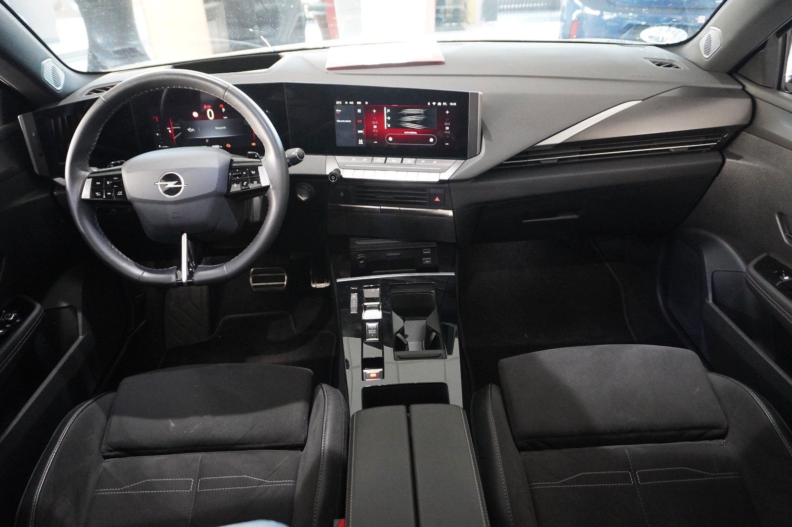Fahrzeugabbildung Opel Astra L ST 1.2T ULTIMATE NAVI/LED/360° /PANO./SH