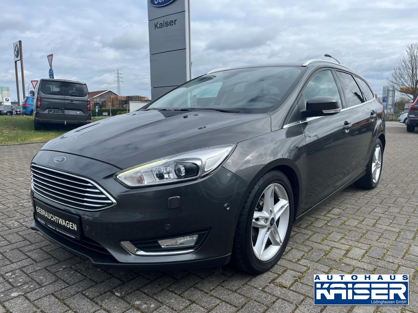 Ford Focus Titanium Navi Sony Bi-Xenon Kamera 17 Zoll