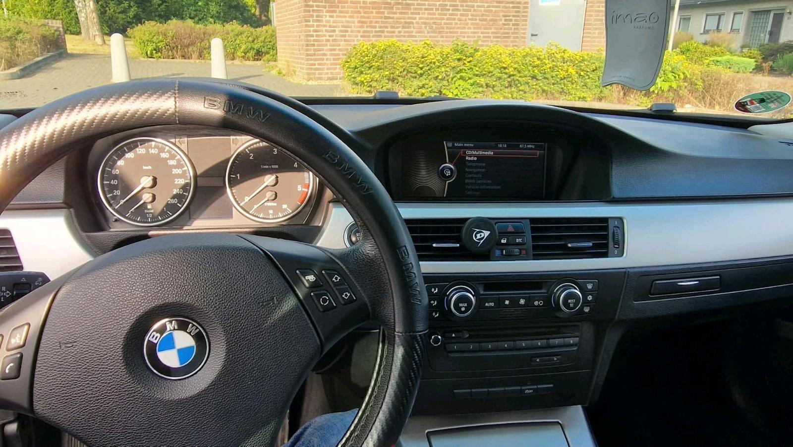 BMW 318 2009 — photo 9