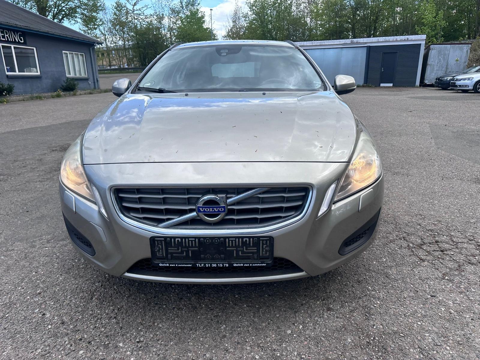Volvo V60 2012 — photo 6