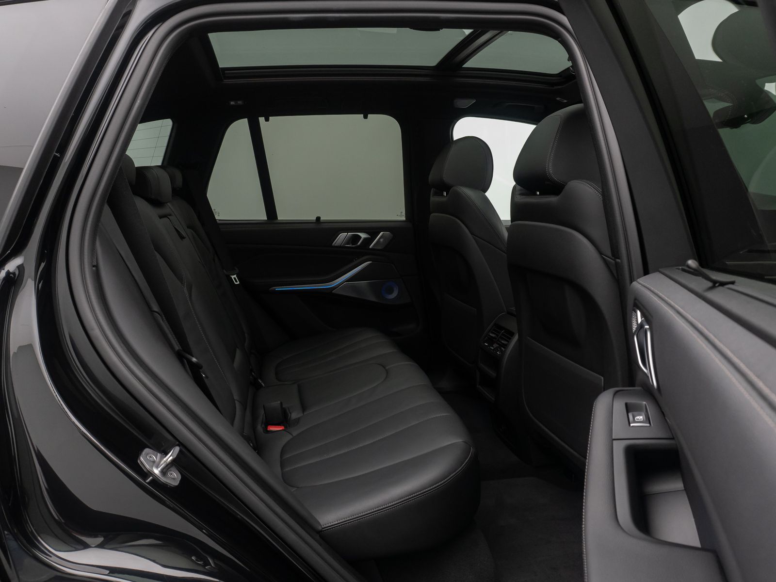 Fahrzeugabbildung BMW X5 xD45e M Sport B&W Kamera DAB Panorama Alarm