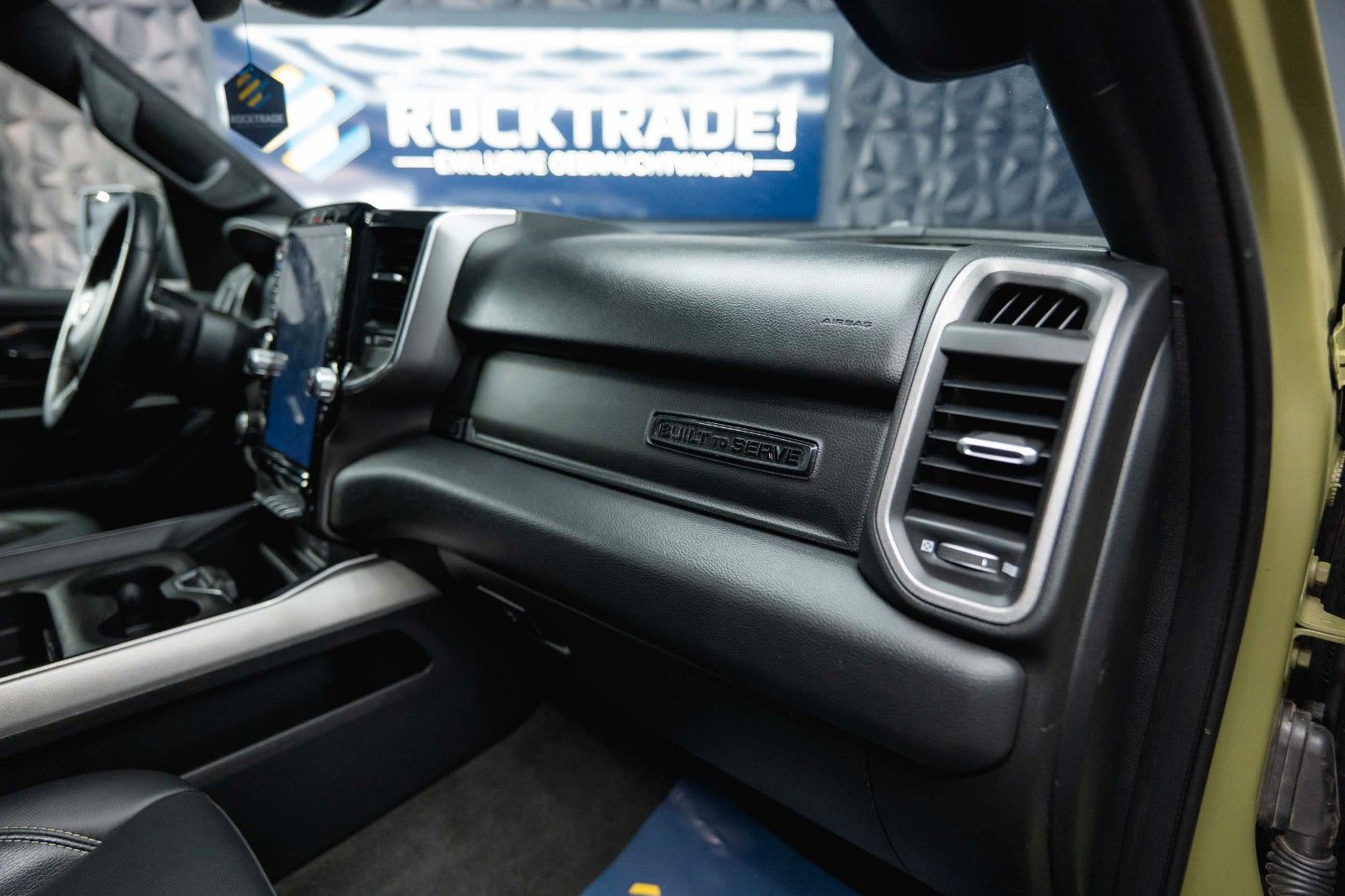 Fahrzeugabbildung Dodge RAM 5.7 V8 HEMI 4x4 LARAMIE OFFROAD TRX Styling