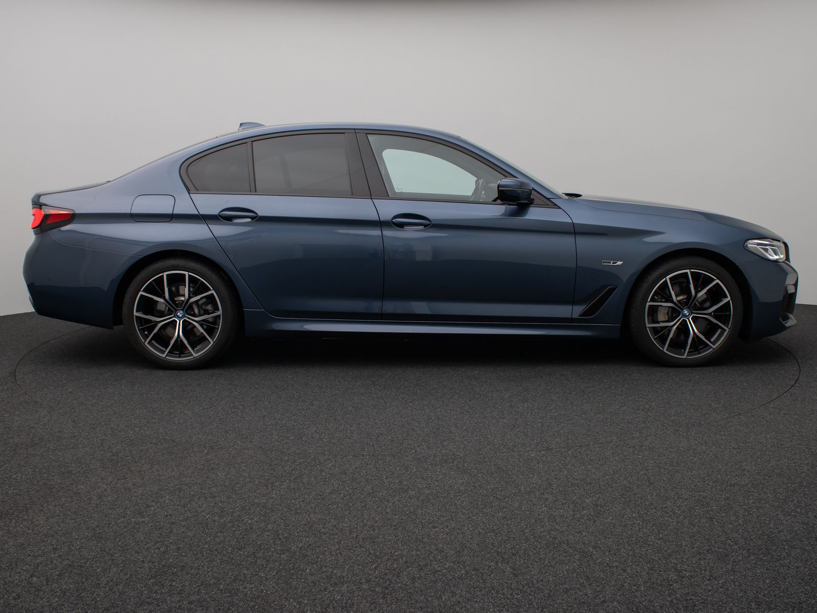 Fahrzeugabbildung BMW 530e M Sport Kamera Laser HUD DAB H/K Alarm 19"