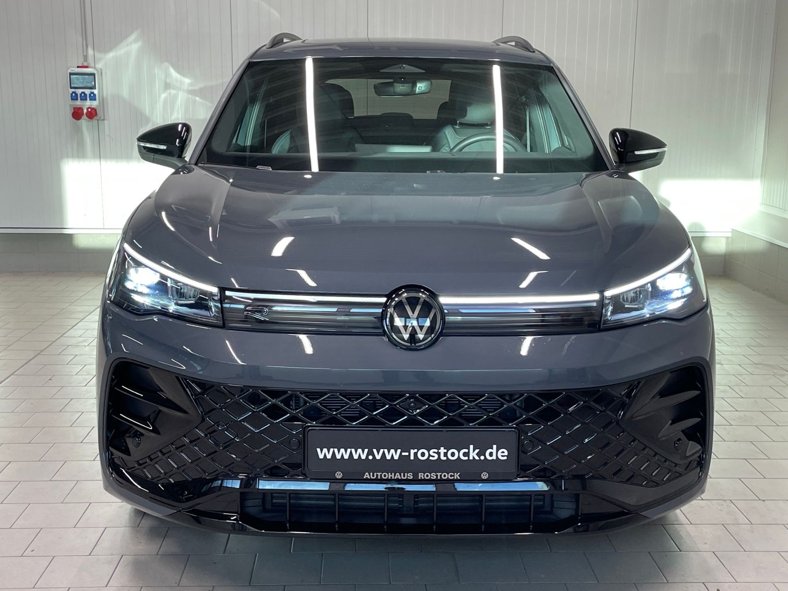 Tiguan R-Line 2.0 TDI DSG AHK PANO NAVI