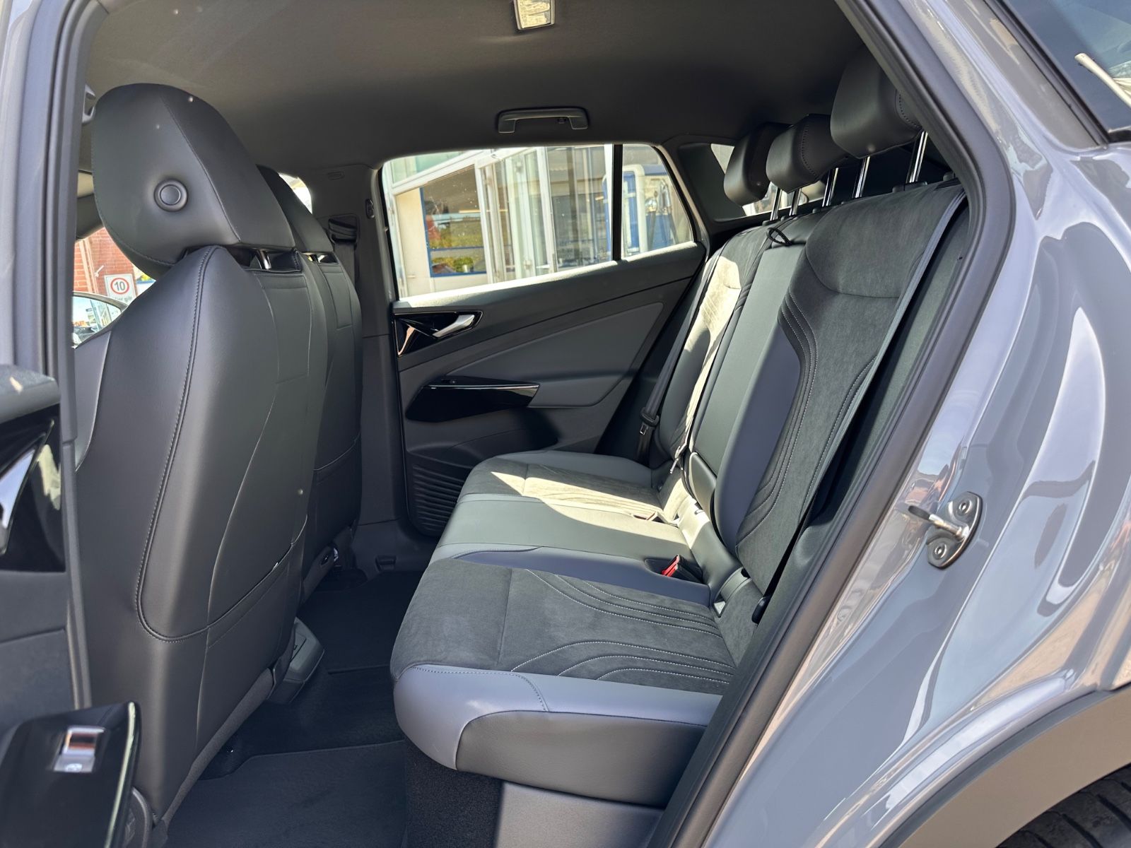 Fahrzeugabbildung Volkswagen ID.4 Pro 82 kWh APP/ACC/NAVI/SHZG/RFK