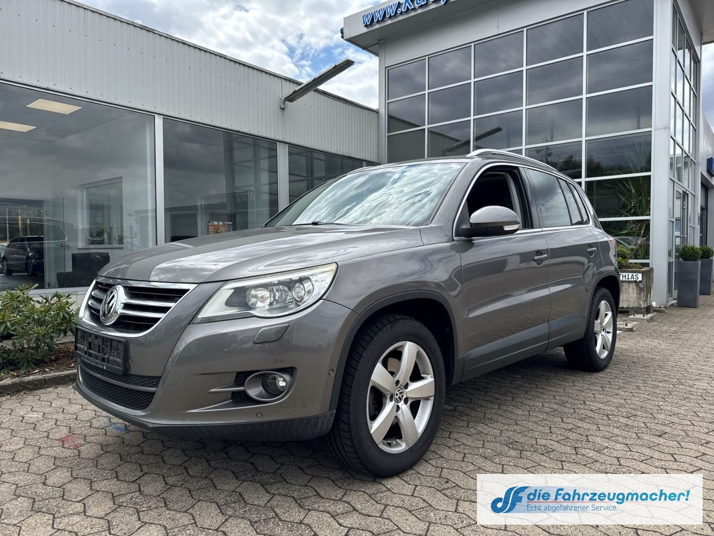 Fahrzeugabbildung Volkswagen Tiguan Sport & Style 4Motion El. Panodach *EXPO