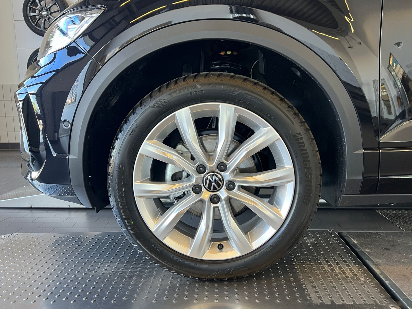 Fahrzeugabbildung Volkswagen T-Roc R-Line 1.5 TSI DSG *LED, Easy Open, 18"-LM