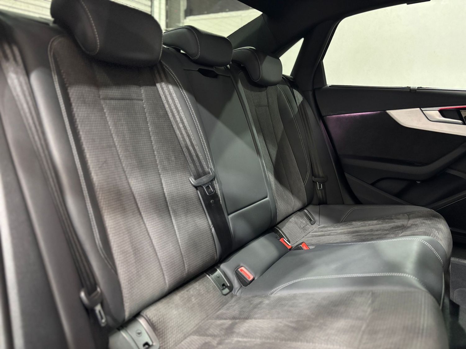 Fahrzeugabbildung Audi A4 30 TDI S-line #Matrix#Virtual#Black#B&O#20"